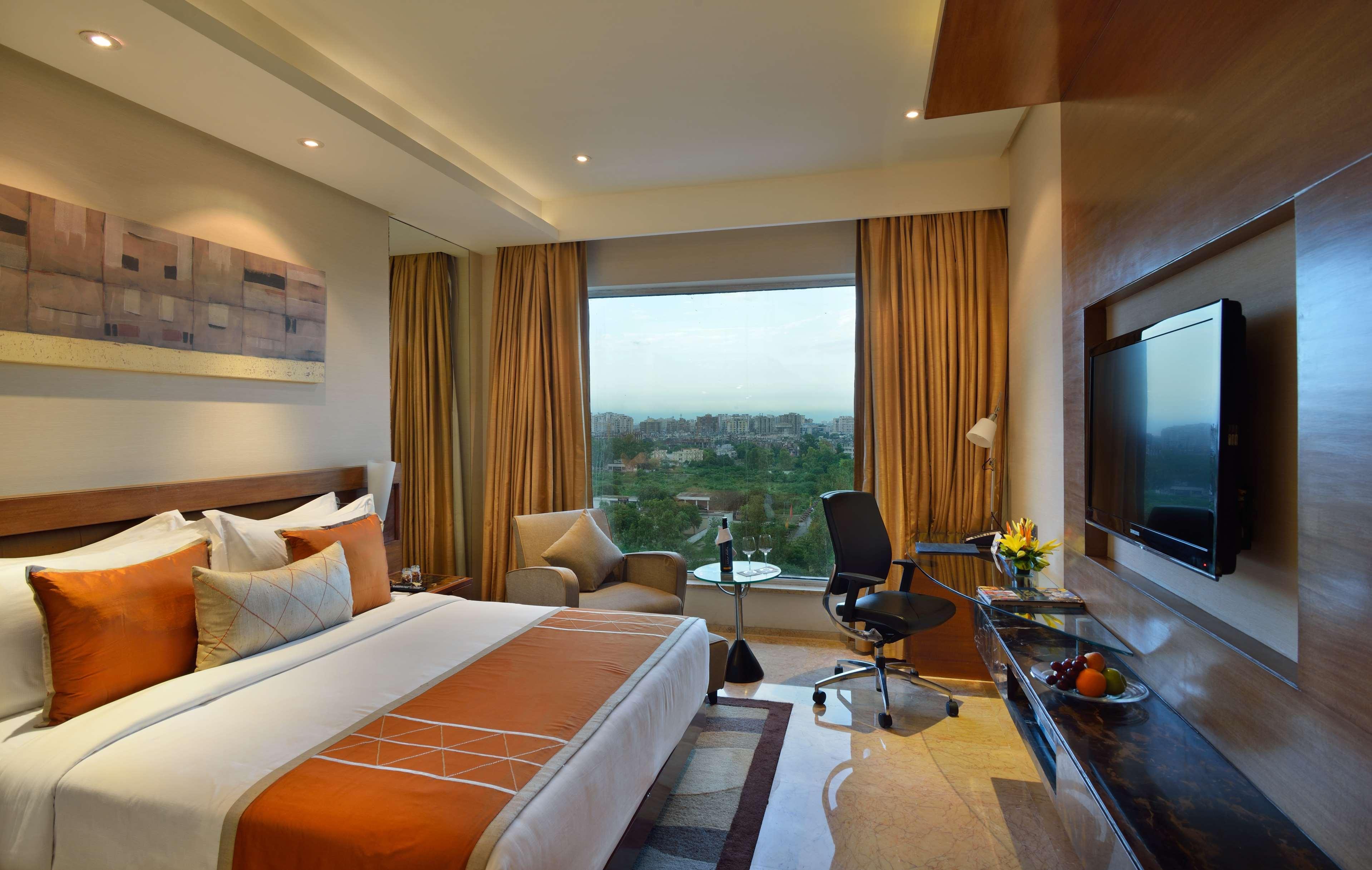 מלון גאזיאבאד Radisson Blu Kaushambi Delhi Ncr מראה חיצוני תמונה