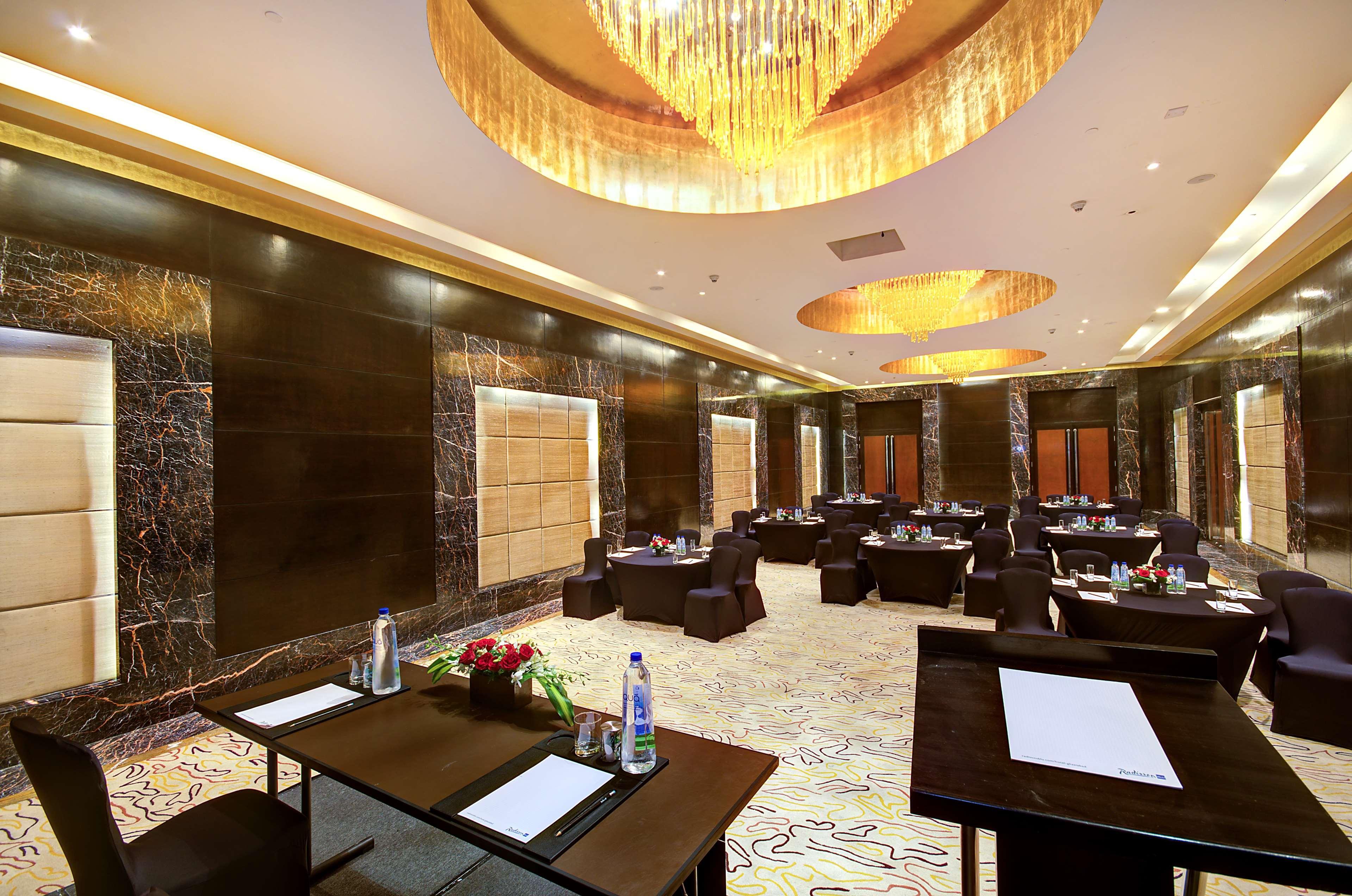 מלון גאזיאבאד Radisson Blu Kaushambi Delhi Ncr מראה חיצוני תמונה