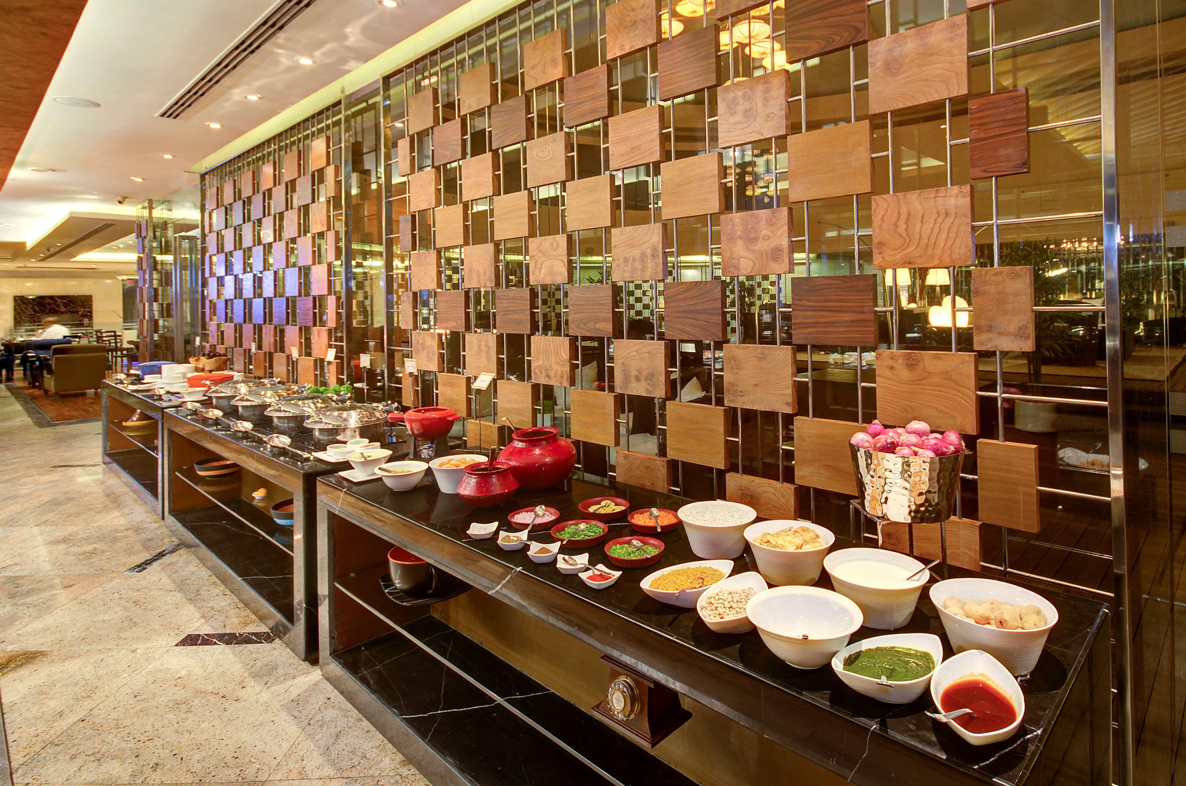 מלון גאזיאבאד Radisson Blu Kaushambi Delhi Ncr מראה חיצוני תמונה