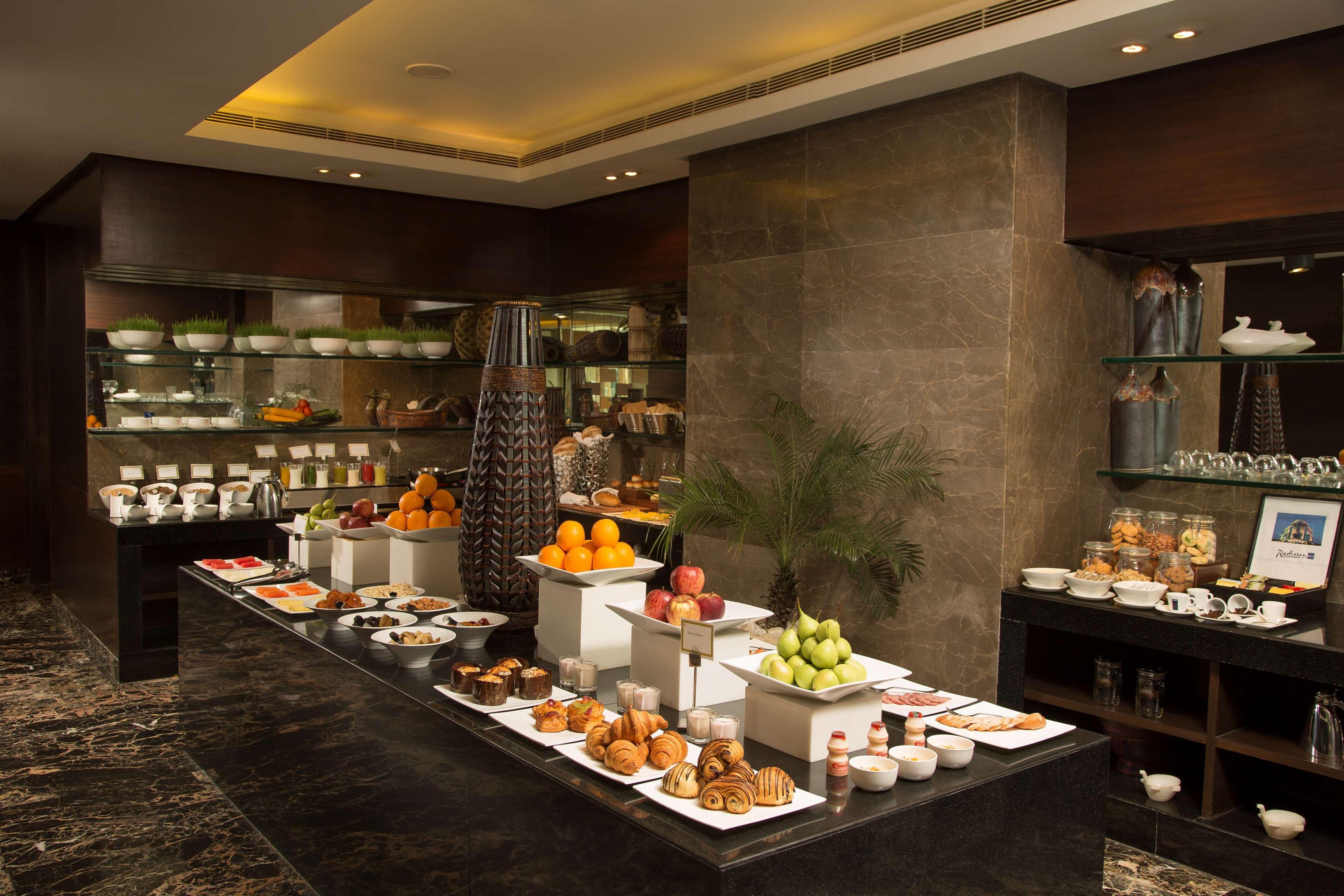 מלון גאזיאבאד Radisson Blu Kaushambi Delhi Ncr מראה חיצוני תמונה