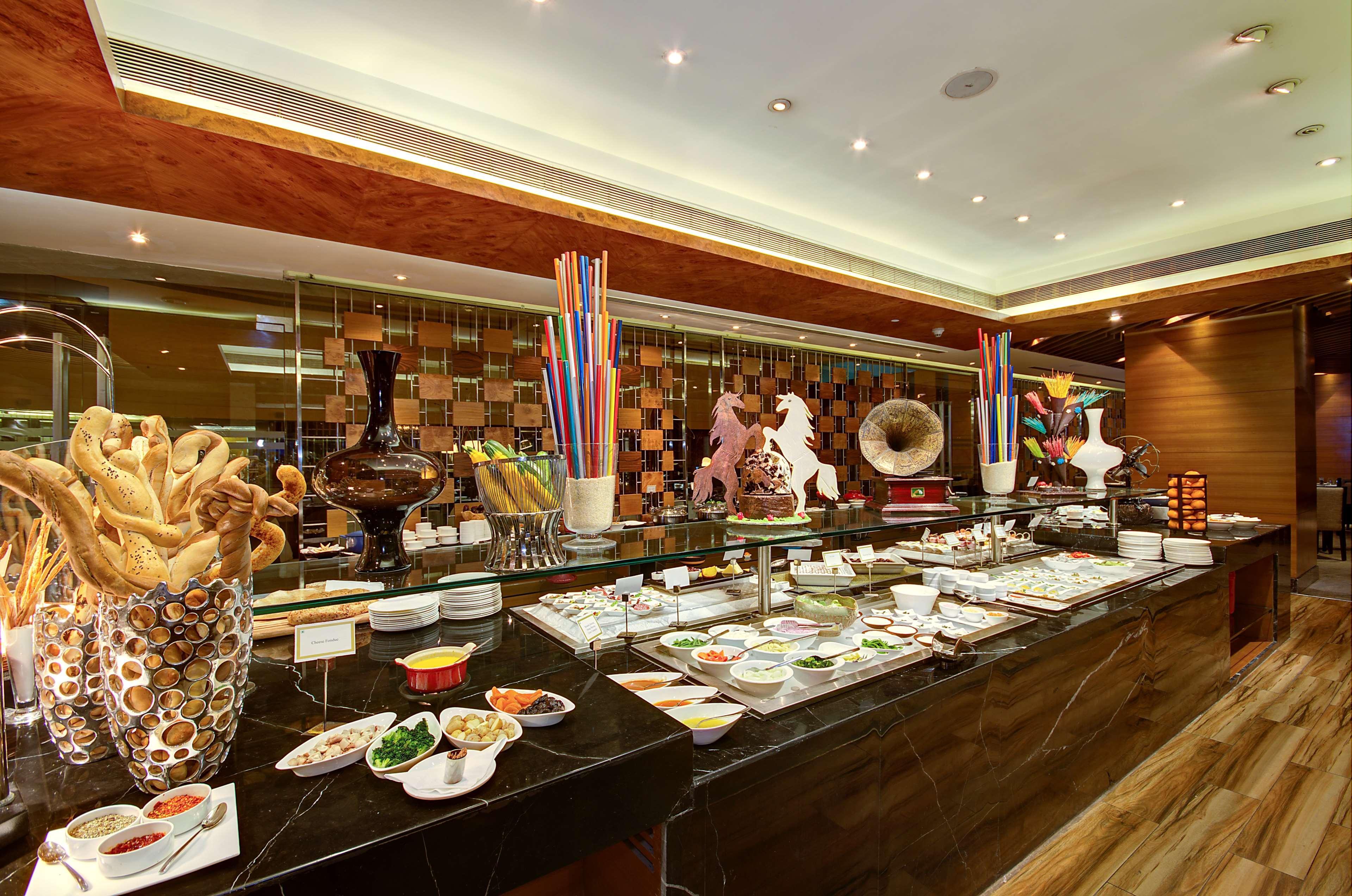 מלון גאזיאבאד Radisson Blu Kaushambi Delhi Ncr מראה חיצוני תמונה