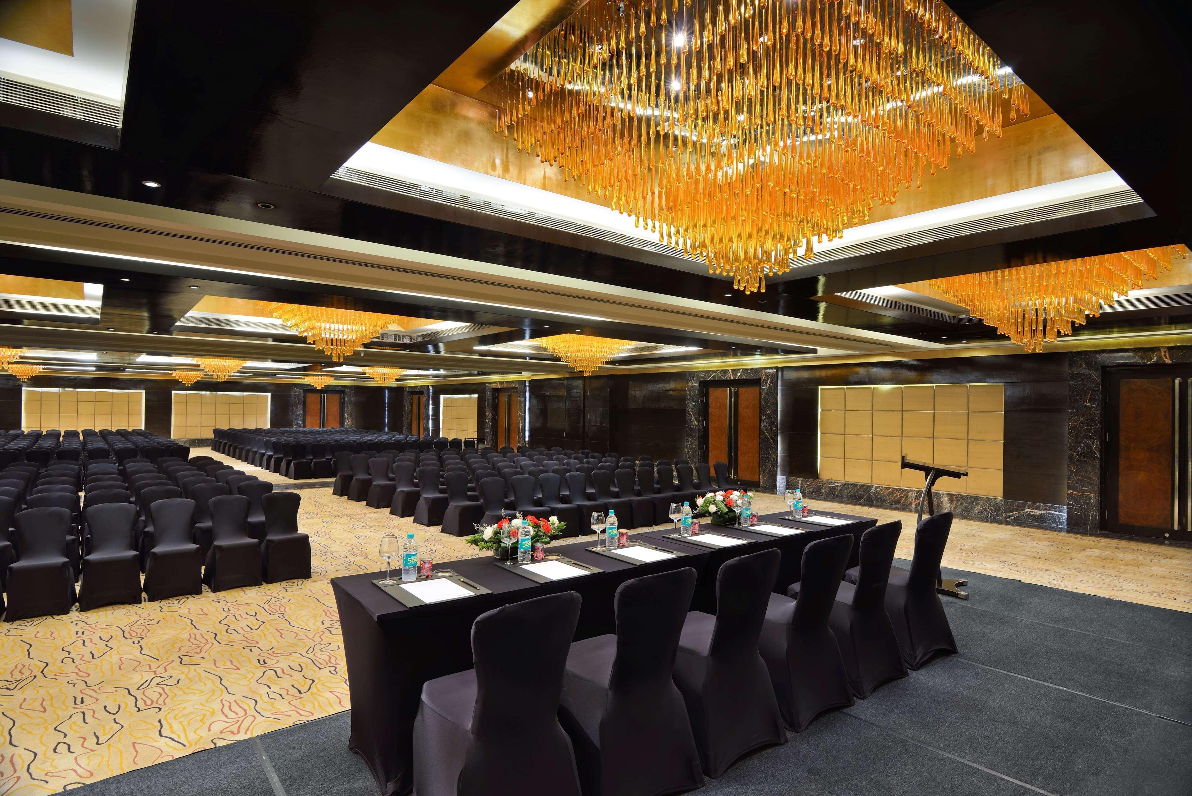 מלון גאזיאבאד Radisson Blu Kaushambi Delhi Ncr מראה חיצוני תמונה