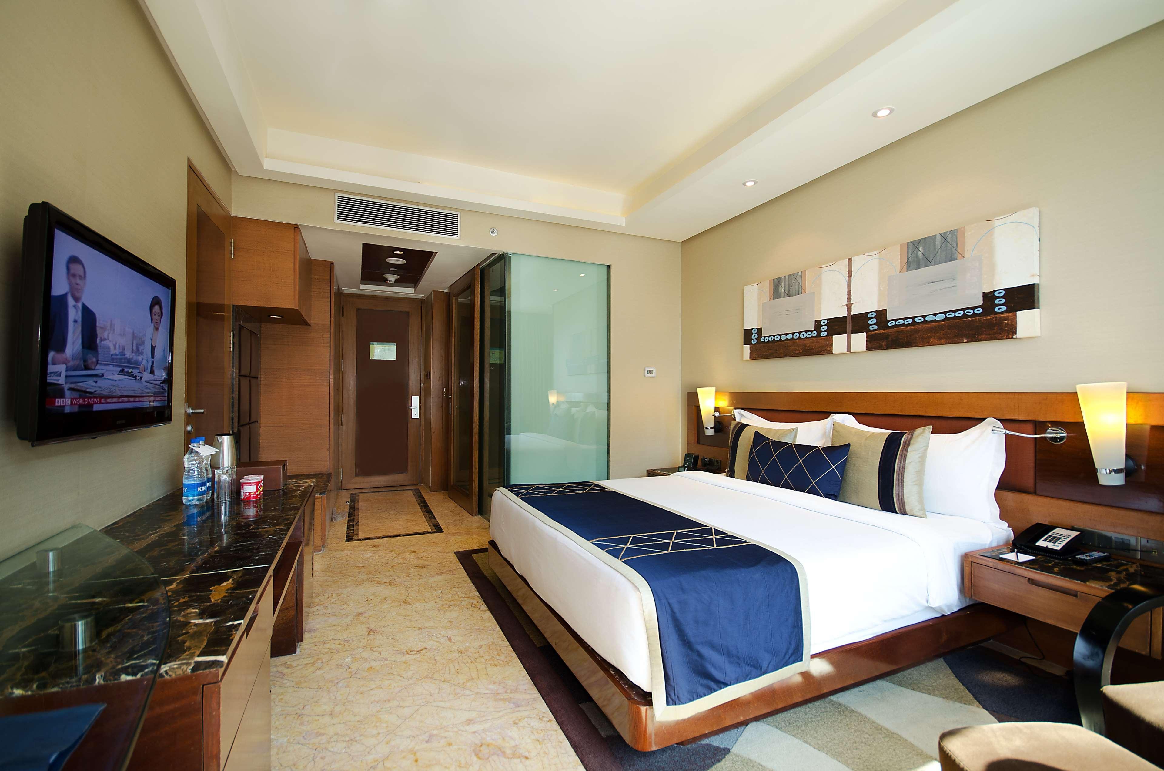 מלון גאזיאבאד Radisson Blu Kaushambi Delhi Ncr מראה חיצוני תמונה