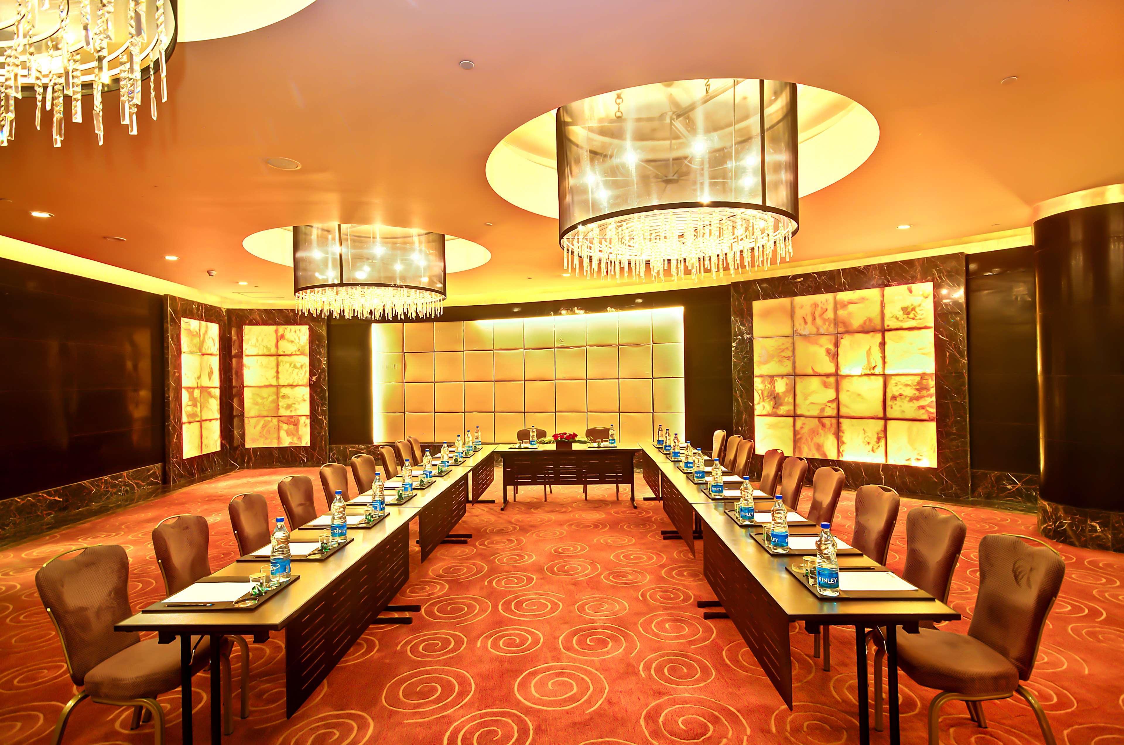 מלון גאזיאבאד Radisson Blu Kaushambi Delhi Ncr מראה חיצוני תמונה