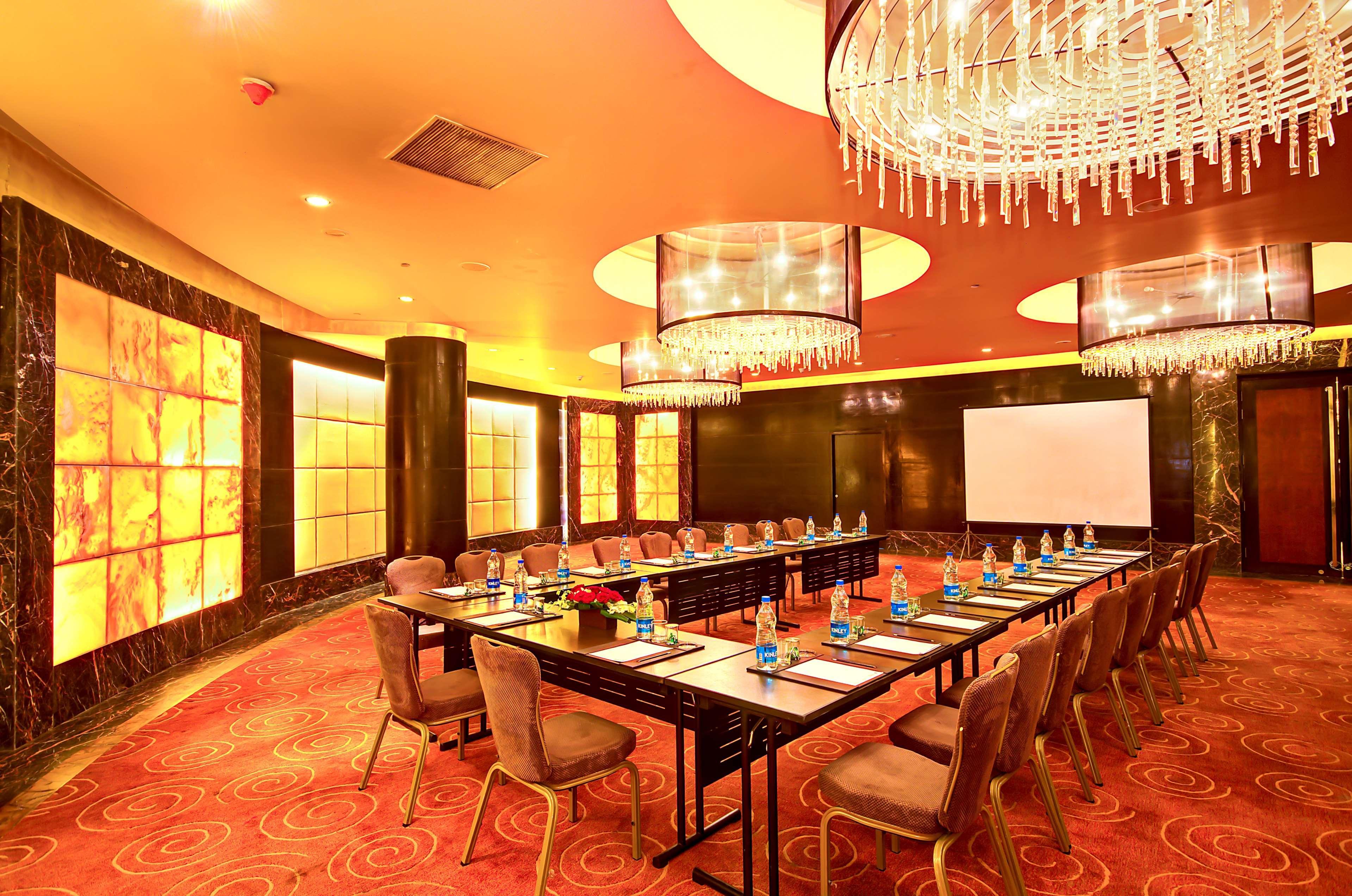 מלון גאזיאבאד Radisson Blu Kaushambi Delhi Ncr מראה חיצוני תמונה