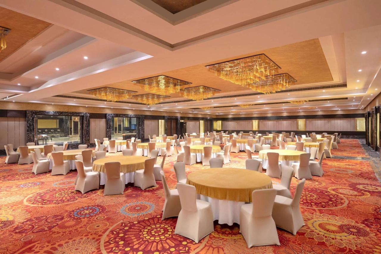 מלון גאזיאבאד Radisson Blu Kaushambi Delhi Ncr מראה חיצוני תמונה