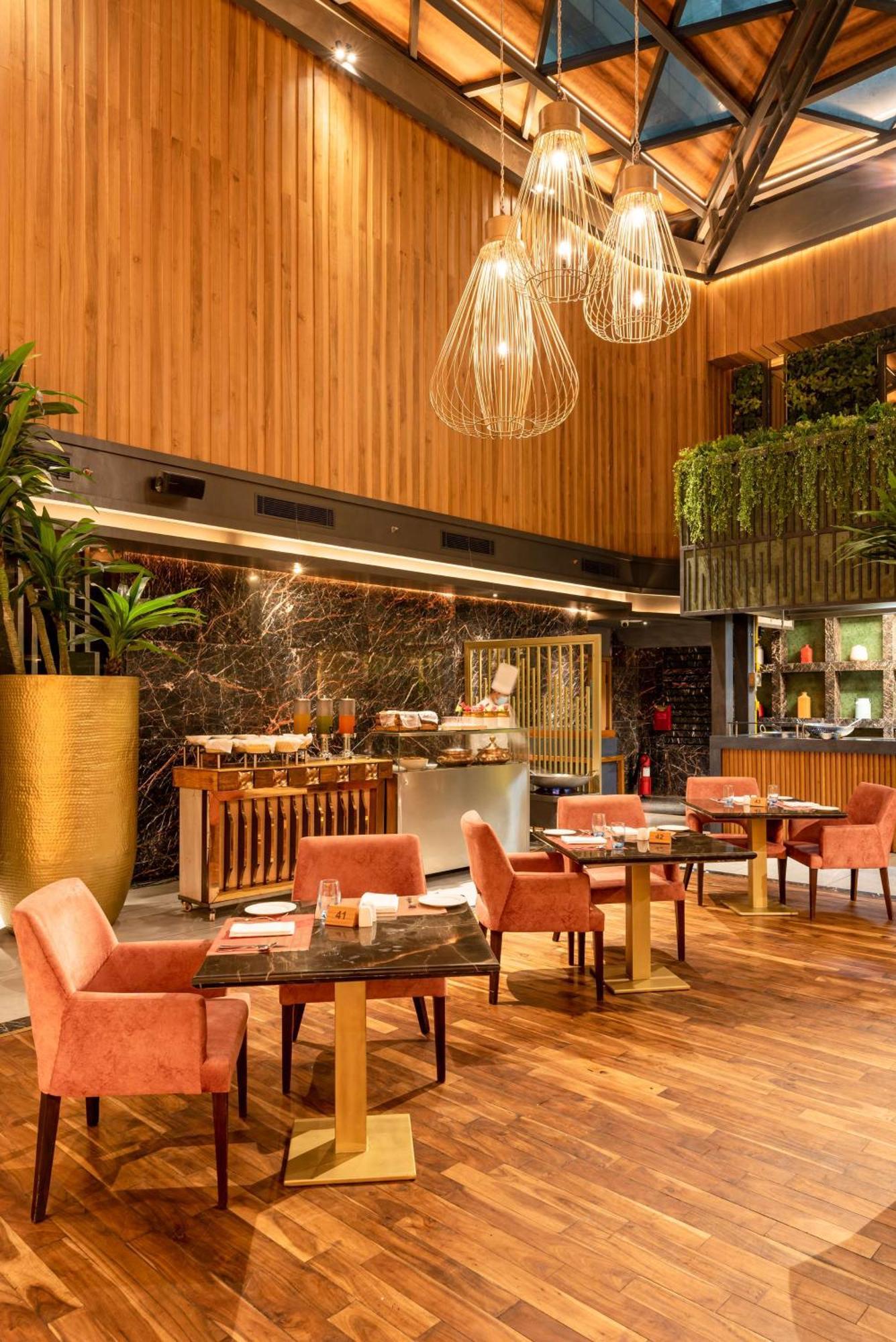 מלון גאזיאבאד Radisson Blu Kaushambi Delhi Ncr מראה חיצוני תמונה
