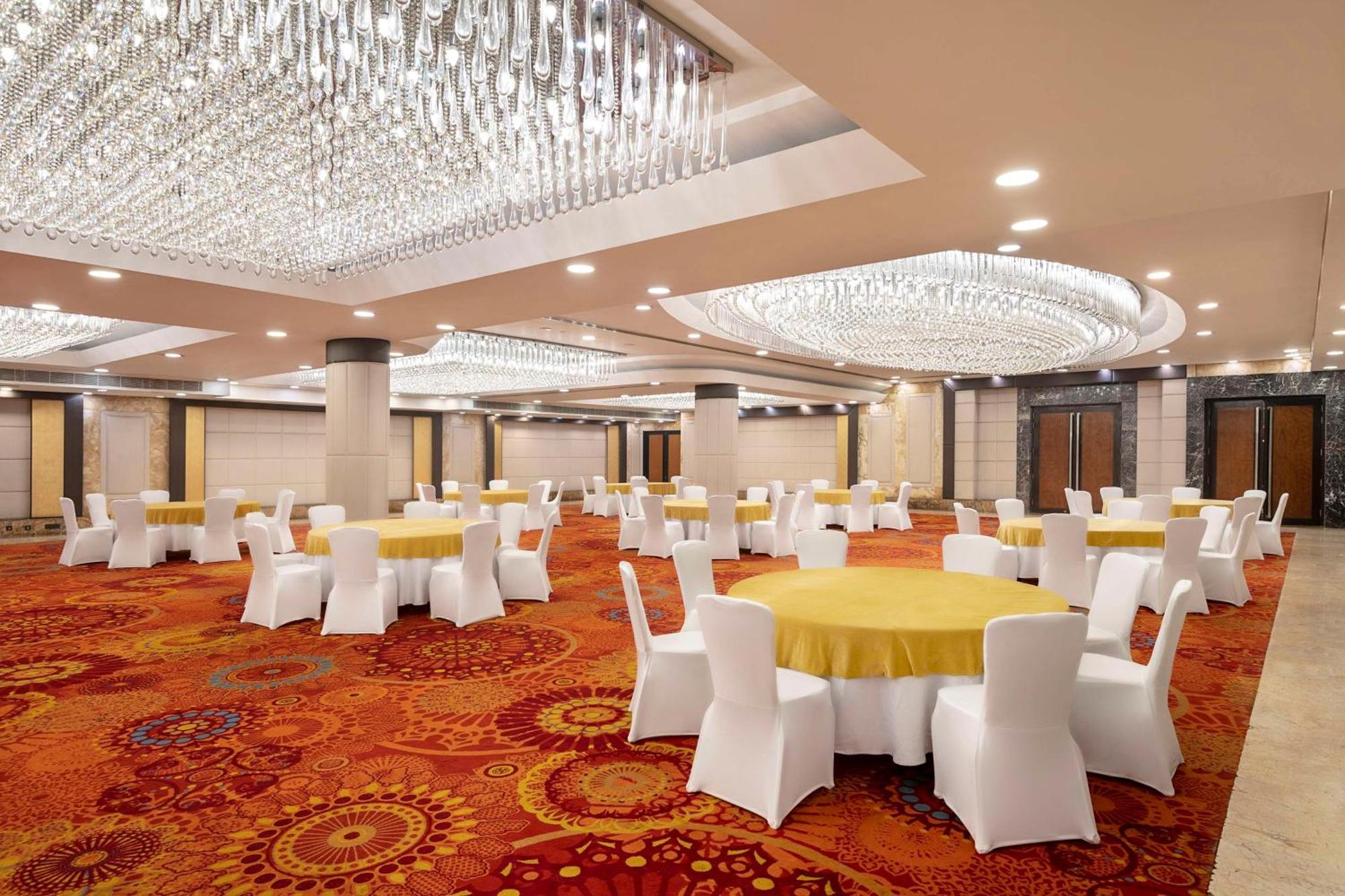 מלון גאזיאבאד Radisson Blu Kaushambi Delhi Ncr מראה חיצוני תמונה