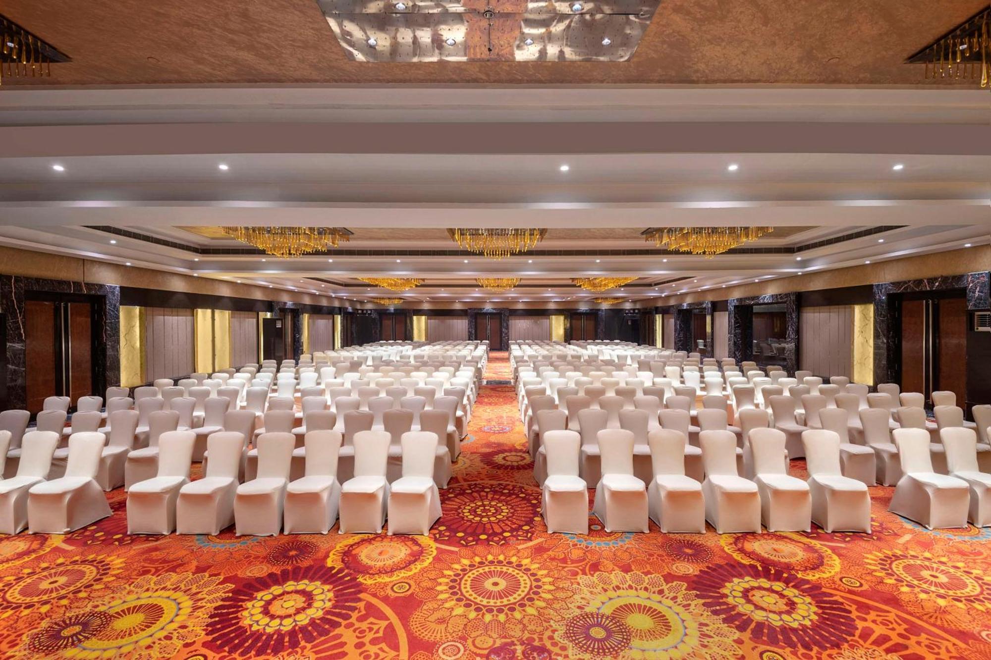 מלון גאזיאבאד Radisson Blu Kaushambi Delhi Ncr מראה חיצוני תמונה